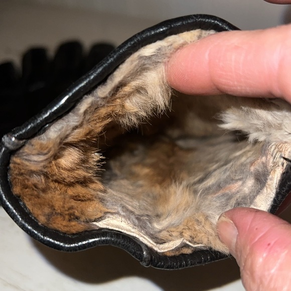 Vintage Marquette black leather rabbit fur lined gloves medium - Picture 3 of 7